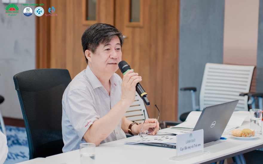 Mr. Dinh Anh Tuan, Director General of the Department of Maternal and Child Health, delivered remarks and shared professional guidance during the event.