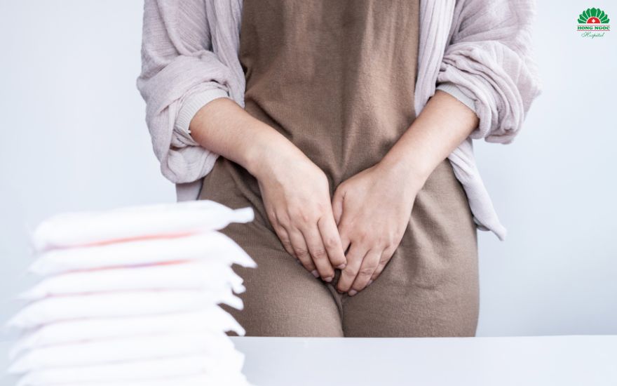 Lower abdominal pain and foul-smelling vaginal discharge may be warning signs of gynecologic cancer.