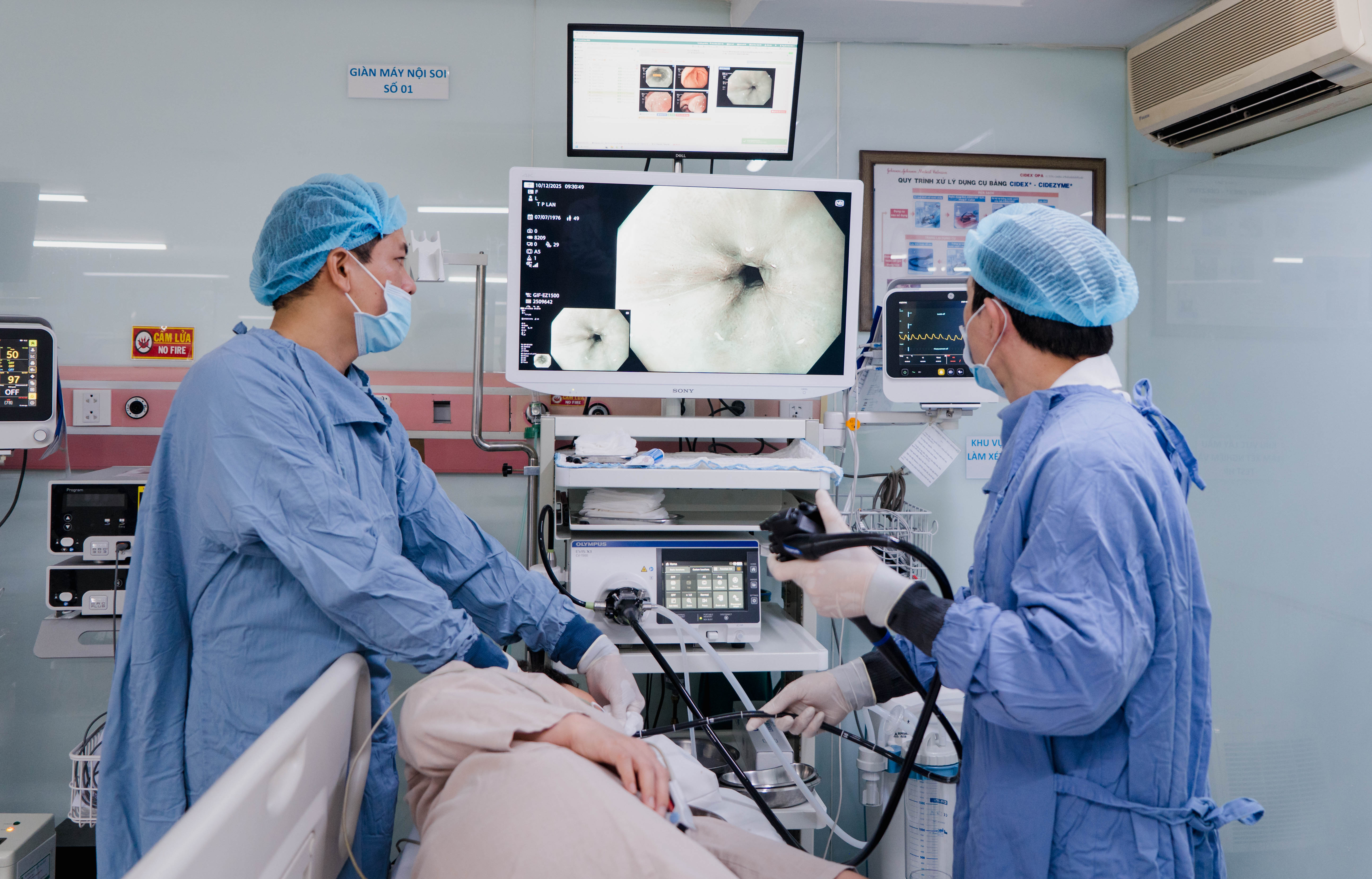 Bệnh nhân Trung Quốc thực hiện nội soi tiêu hóa công nghệ Evis X1 hiện đại tại BVĐK Hồng Ngọc - Yên Ninh