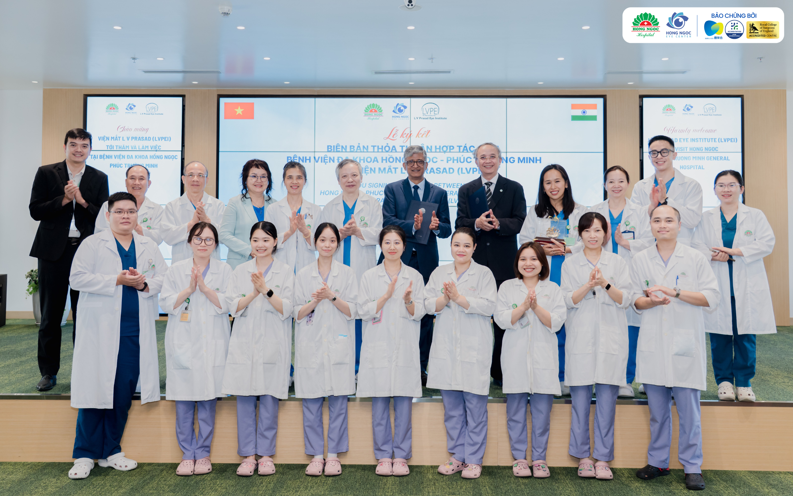 Hospital leaders and ophthalmology specialists from both institutions at the signing ceremony for professional cooperation