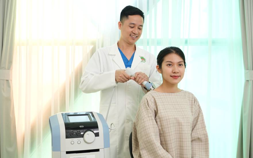 điều trị vẹo cổ cấp