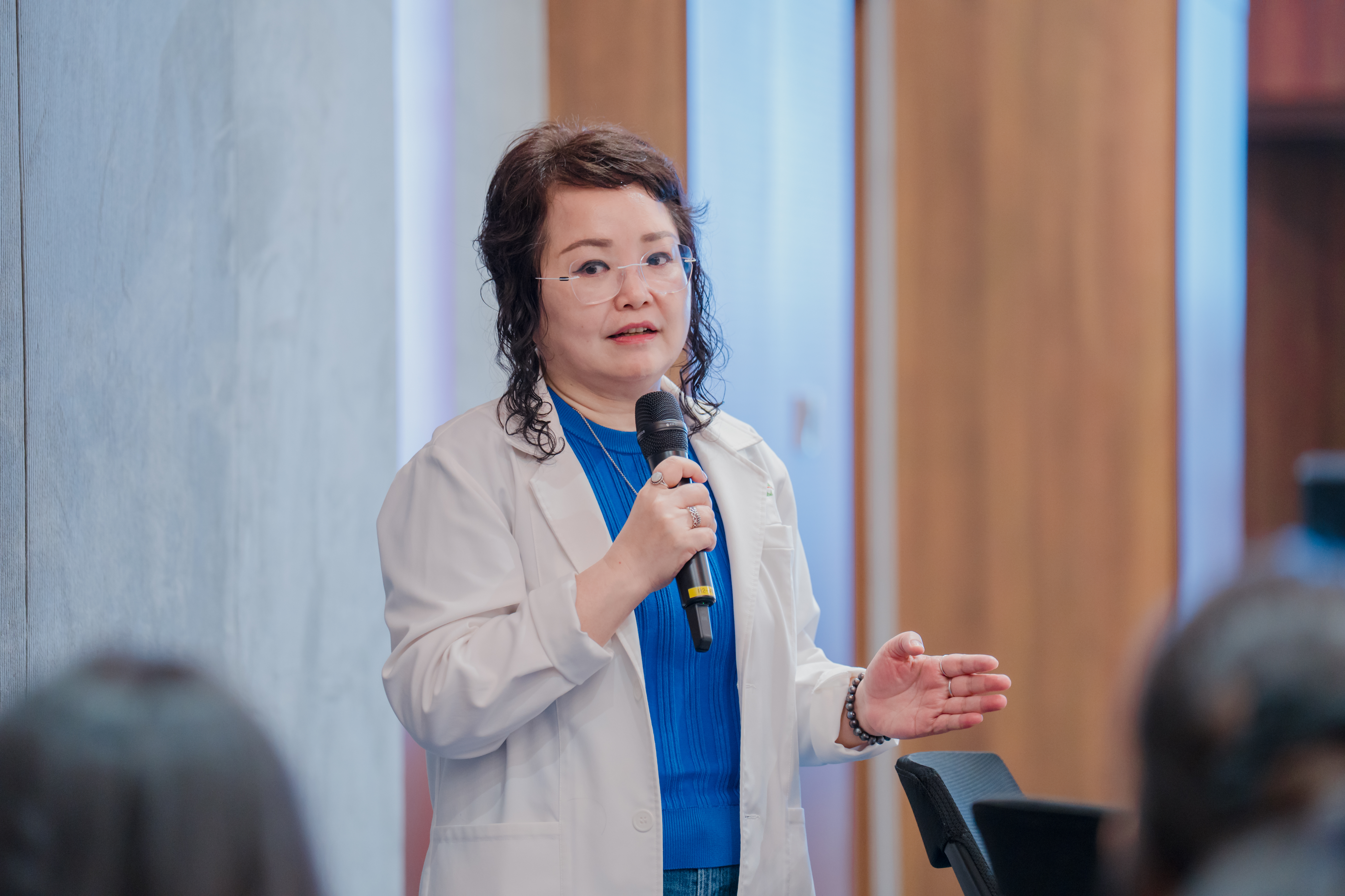 Dr. Vu Thi Tue Khanh, PhD, presents an overview of corneal transplantation surgery