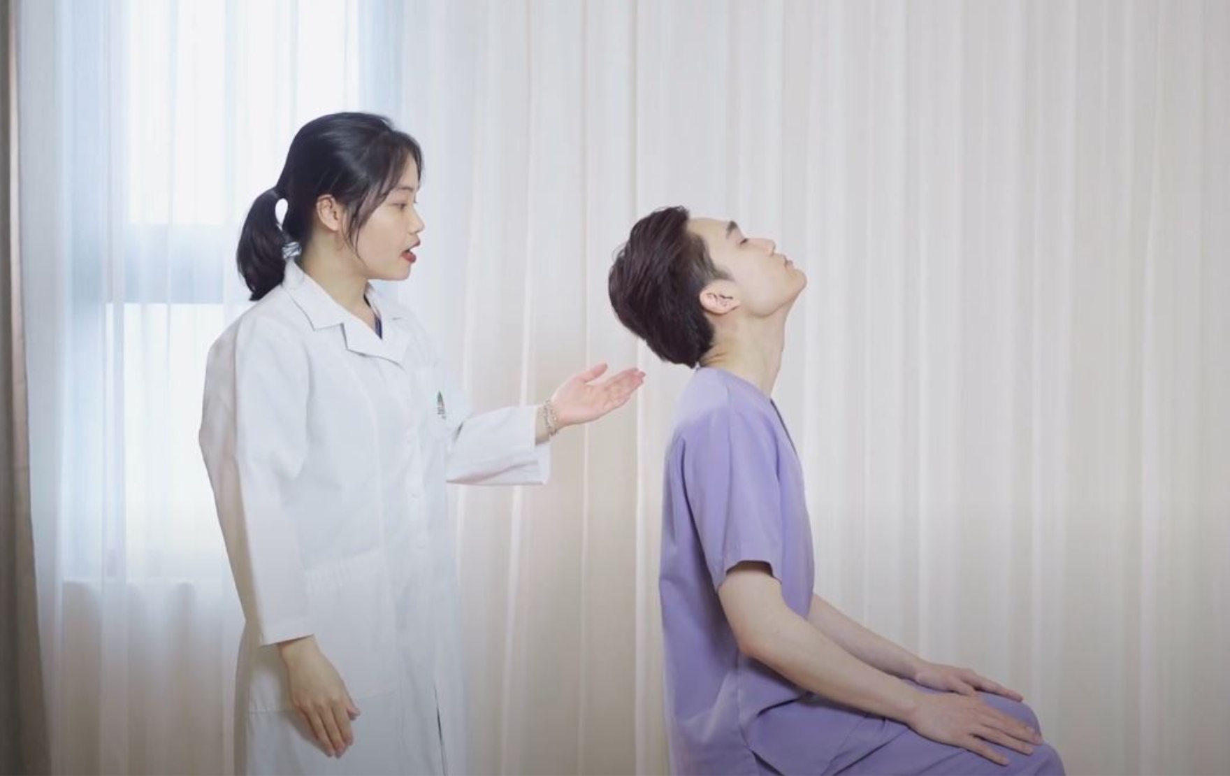 bài tập giảm đau cổ vai gáy