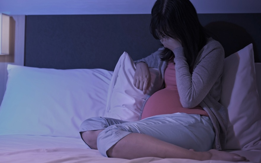 Giao mùa, trời nóng ẩm, nồm ẩm, lạnh đột ngột, mưa kéo dài hoặc chất lượng không khí kém gây mệt mỏi ở phụ nữ mang thai