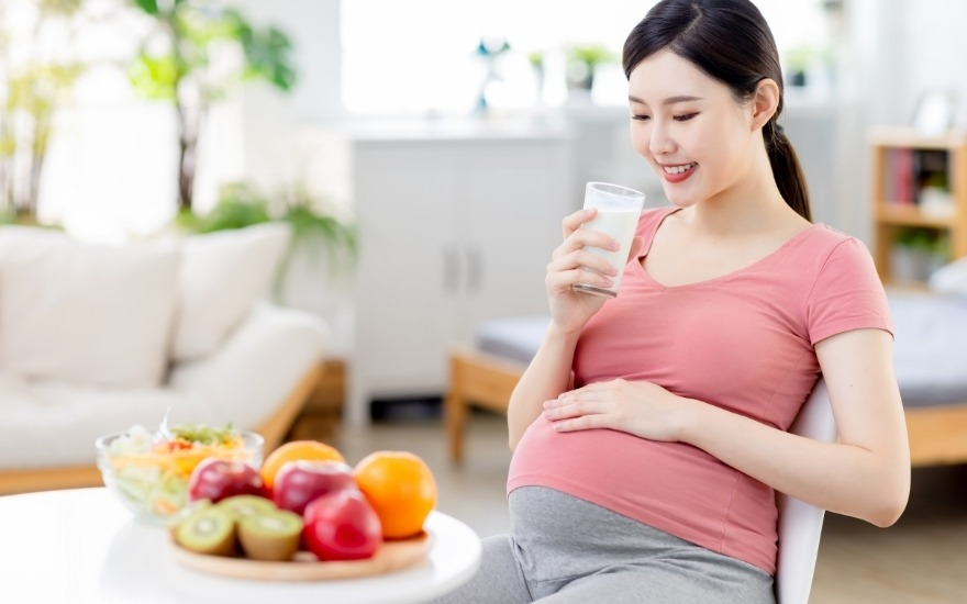 Mẹ bầu nên cân đối chế độ ăn