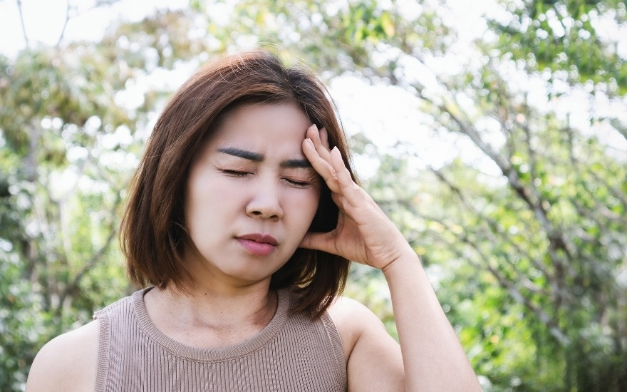 Thời tiết thay đổi gây đau đầu