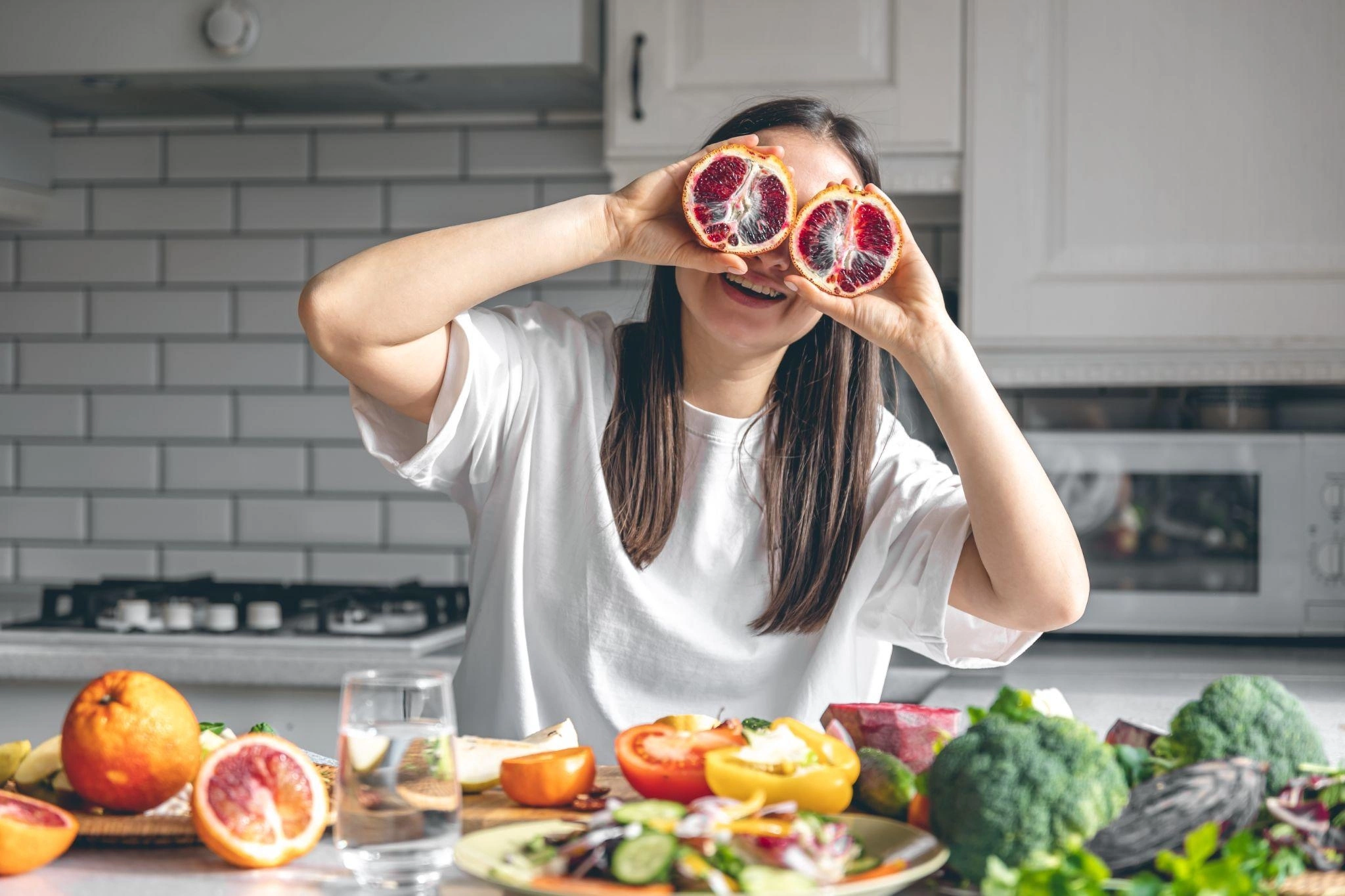 Bổ sung các loại Rau xanh đậm, cá béo,... trong bữa ăn hàng ngày giúp mắt chắc khoẻ