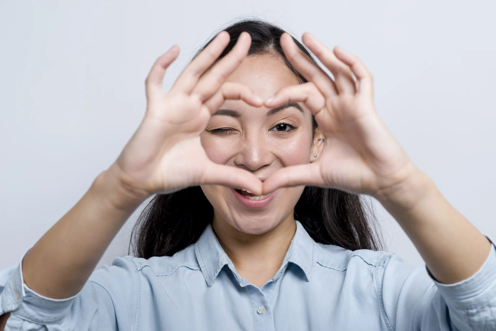 Người bệnh cần chủ động thiết lập môi trường sinh hoạt và điều chỉnh cường độ vận động nhằm đảm bảo an toàn tối đa cho mắt sau phẫu thuật