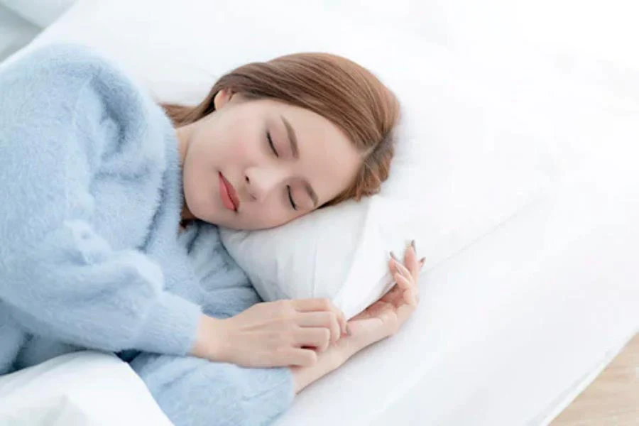 Trong 24 giờ đầu, bệnh nhân cần nghỉ ngơi, dùng thuốc đúng chỉ định, hạn chế thiết bị điện tử và di chuyển