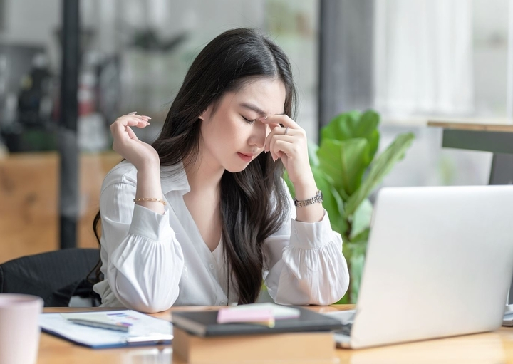 Trong tuần đầu, bệnh nhân cần tránh nước vào mắt, kiêng vận động mạnh và trang điểm vùng mắt.