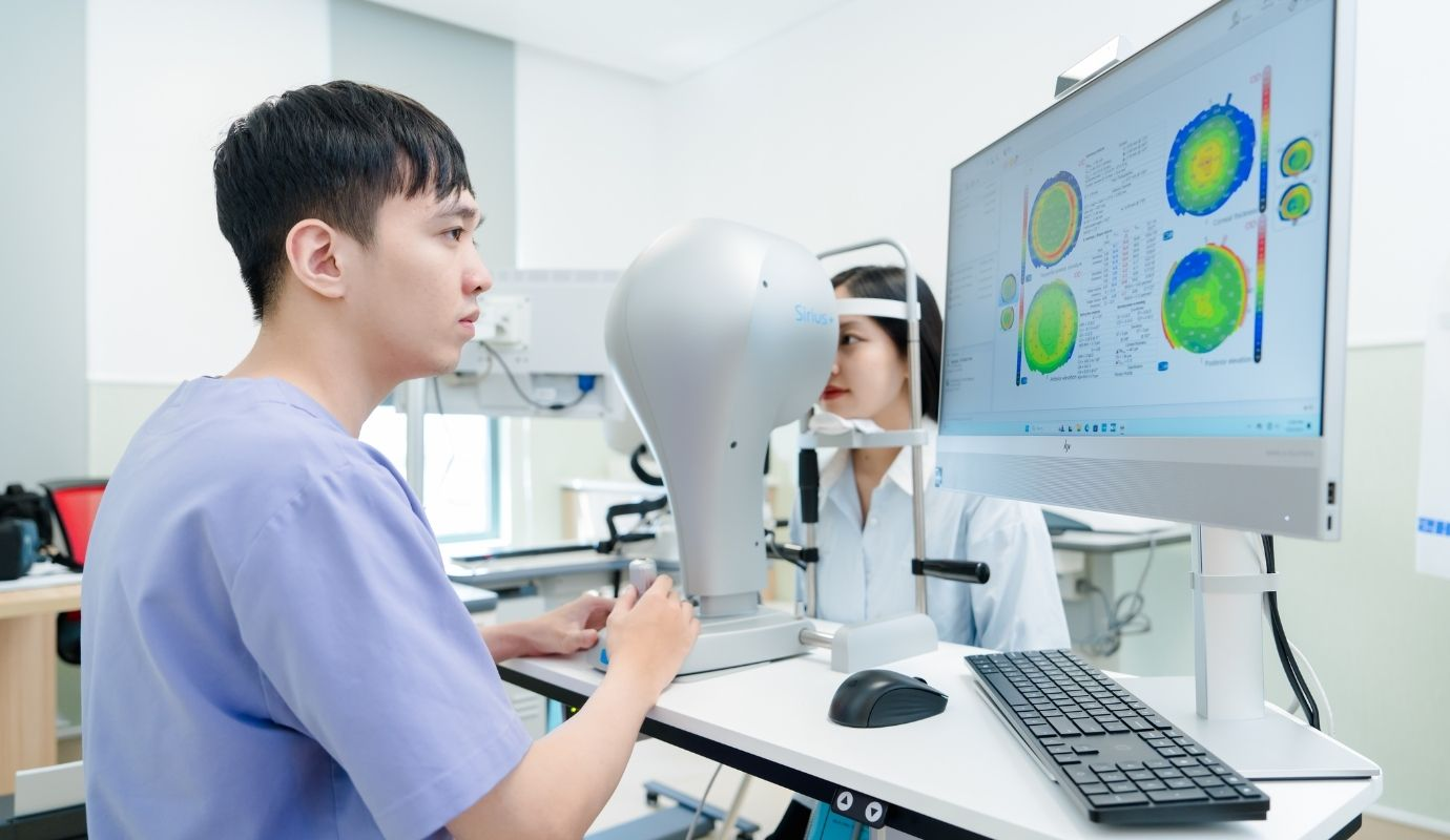 Định kỳ đến bệnh viện kiểm tra mắt giúp bạn phòng ngừa và bảo vệ mắt hiệu quả