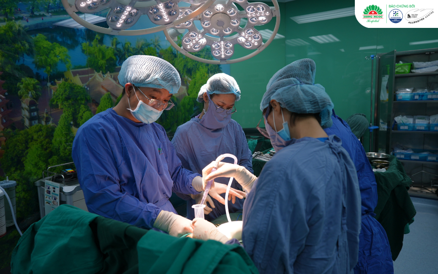 Phẫu thuật là phương án điều trị hiệu quả cho các bệnh lý phụ khoa nguy hiểm như: nang buồng trứng, u xơ tử cung, ung thư phụ khoa,... 