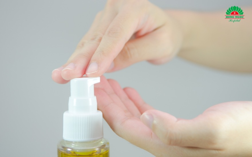 Chị em nên vệ sinh sạch sẽ vùng kín trước khi thăm khám phụ khoa