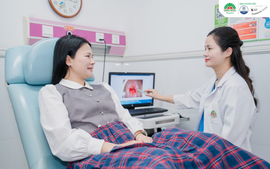 Khám phụ khoa là phương pháp hiệu quả để xác định nguyên nhân vùng kín có mùi hôi 