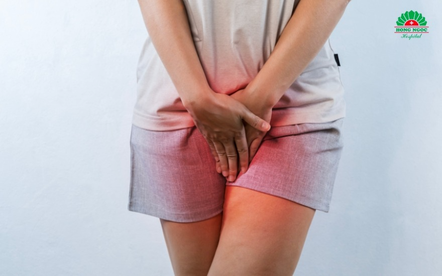 Nhiễm nấm Candida khiến vùng kín có mùi hôi và ngứa dữ dội 