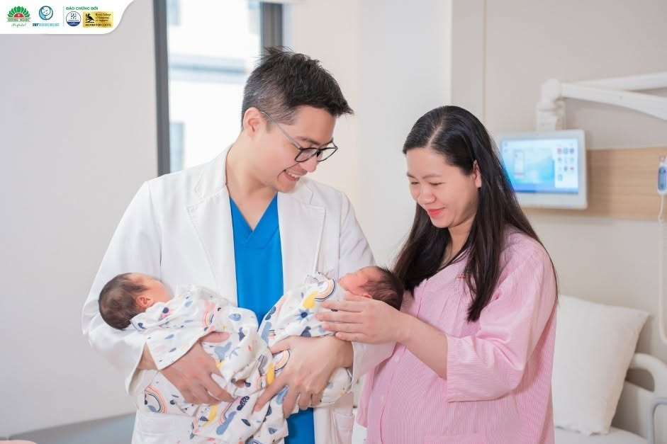 Mẹ hạnh phúc sau hành trình dài mong con