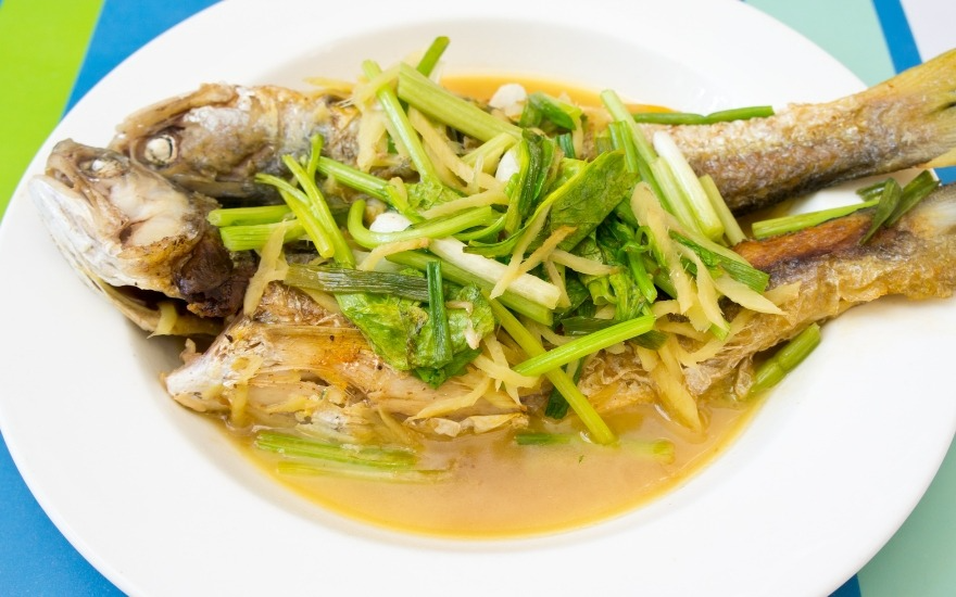 생강을 첨가한 삼치/고등어 찜은 풍미가 뛰어나며, 심혈관 건강에 유익한 영양소를 풍부하게 제공합니다.