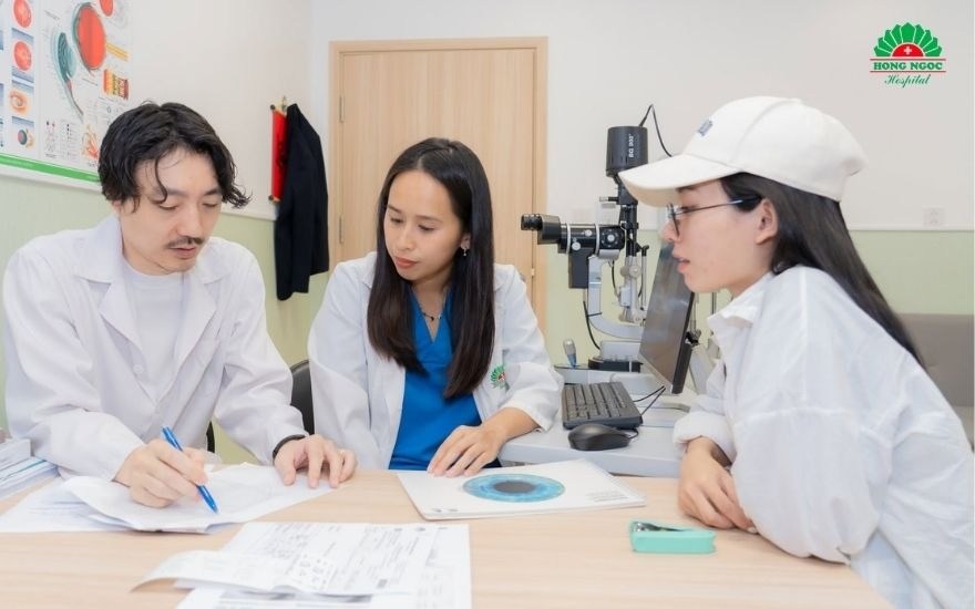 Trải nghiệm quy trình chẩn đoán vi mô và phác đồ điều trị chuyên sâu cùng các chuyên gia nhãn khoa đầu ngành tại Trung tâm Mắt Hồng Ngọc