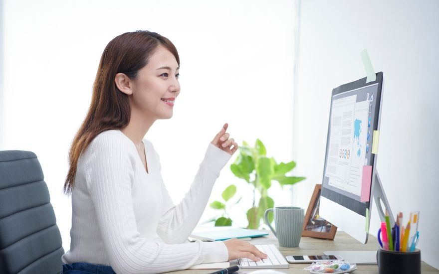 Áp dụng quy tắc nghỉ ngơi 20-20-20 và chuẩn hóa tư thế ngồi giúp đôi mắt luôn sáng khỏe trước áp lực công việc