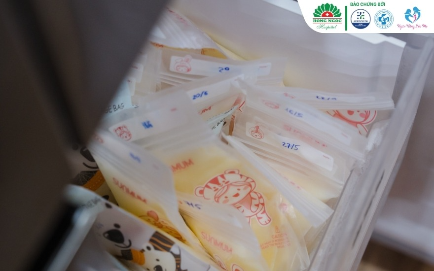 Sữa mẹ hiến tặng sẽ được tiếp nhận sau đó sàng lọc, thanh trùng, xét nghiệm