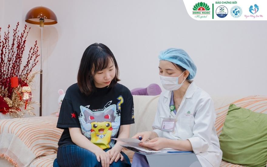 Mẹ được khai thác tiền sử sức khỏe, tư vấn và xét nghiệm sàng lọc trước khi hiến