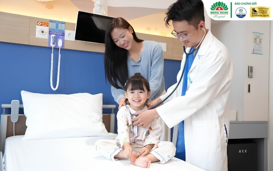 Bệnh nhân nội trú được thăm khám tối thiểu 3 lần/ ngày tại BVĐK Hồng Ngọc 