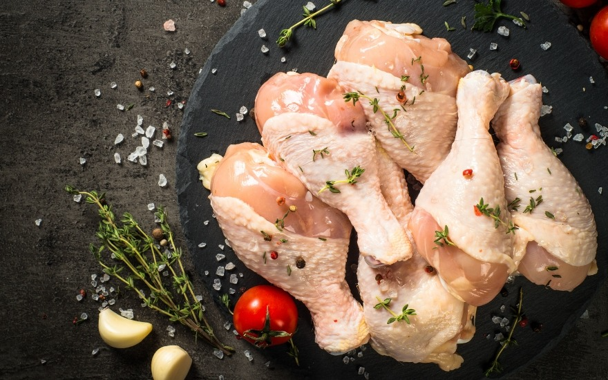 Thịt gà chứa nhiều protein giúp duy trì khối cơ sau phẫu thuật