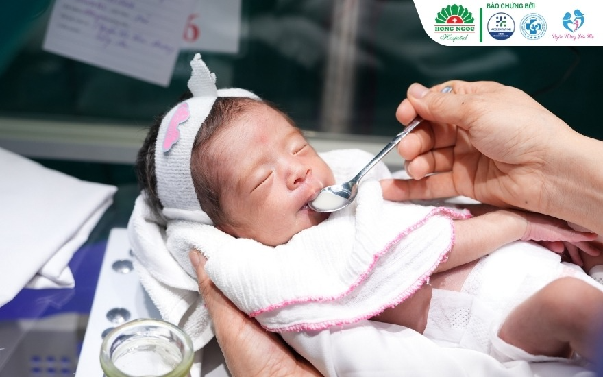 Sữa mẹ là nguồn dưỡng chất tốt cho trẻ sơ sinh và trẻ nhỏ