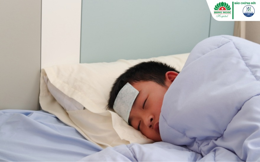 Ba mẹ cần lưu ý khi trẻ ngủ nhiều, ngủ sâu bất thường khi sốt