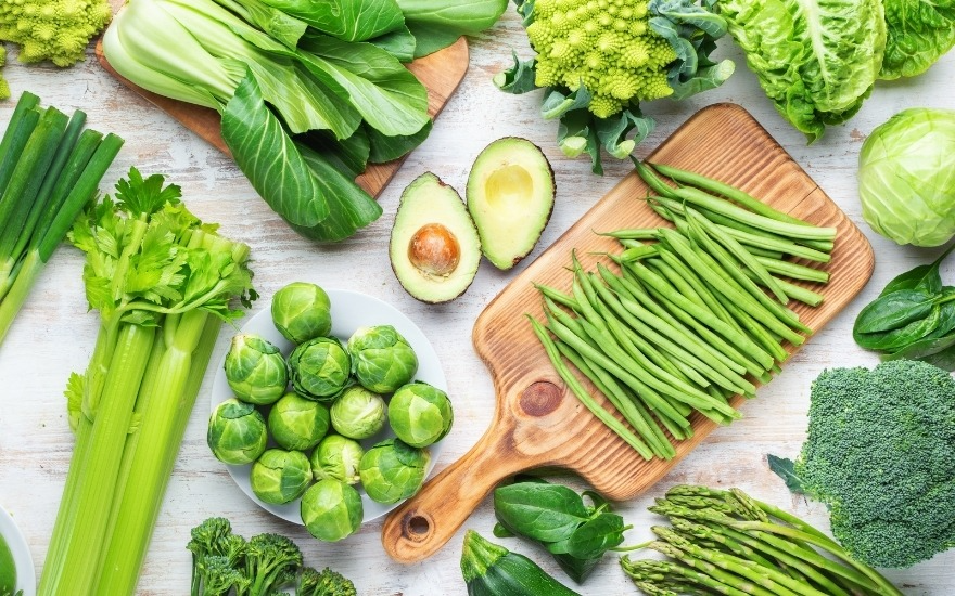 Rau xanh chứa nhiều nước và vitamin