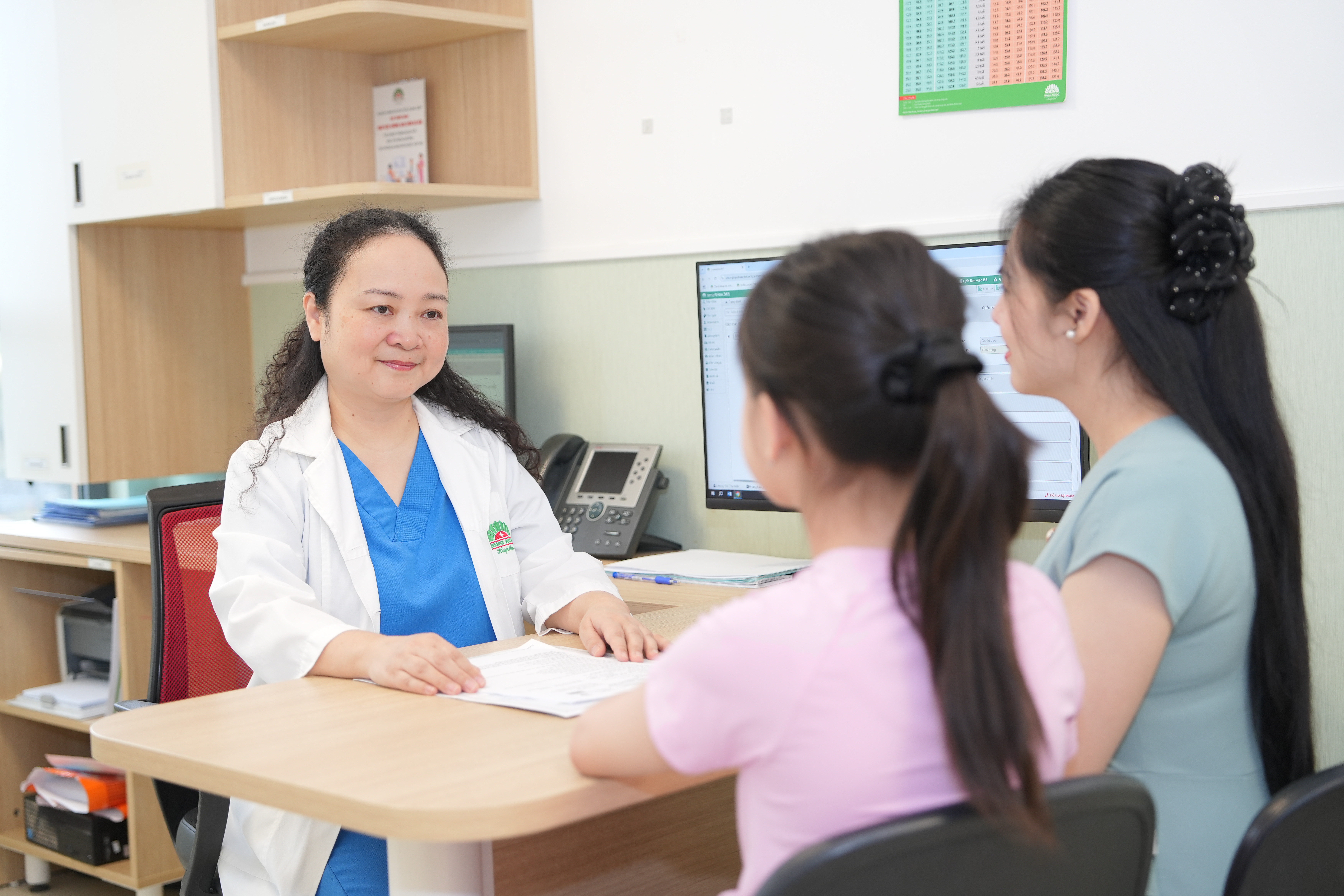 Kham Day Thi Som Cho Be Tai Benh Vien Hong Ngoc