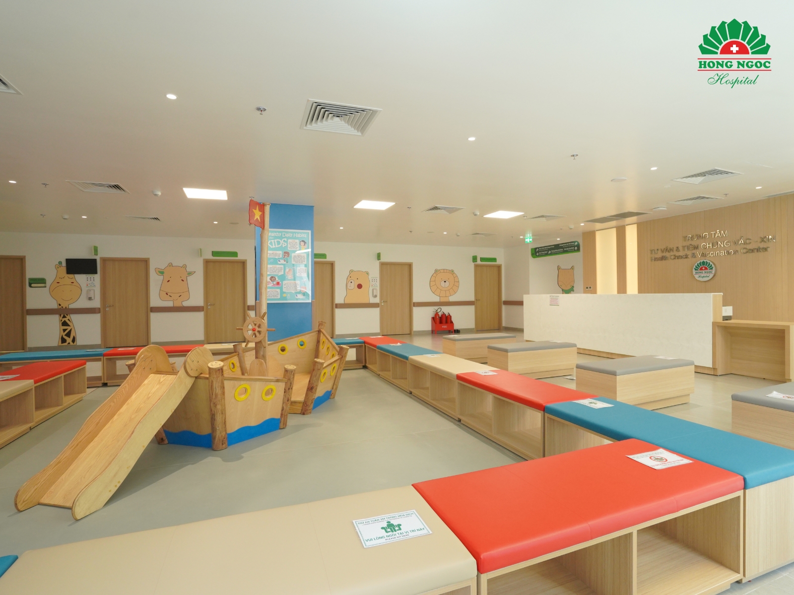 Khu vui chơi rộng rãi tại Trung tâm tiêm chủng Hồng Ngọc Phúc Trường Minh