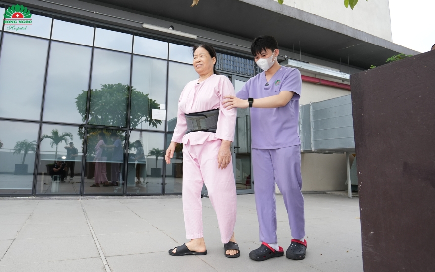 phục hồi chức năng sau phẫu thuật cột sống