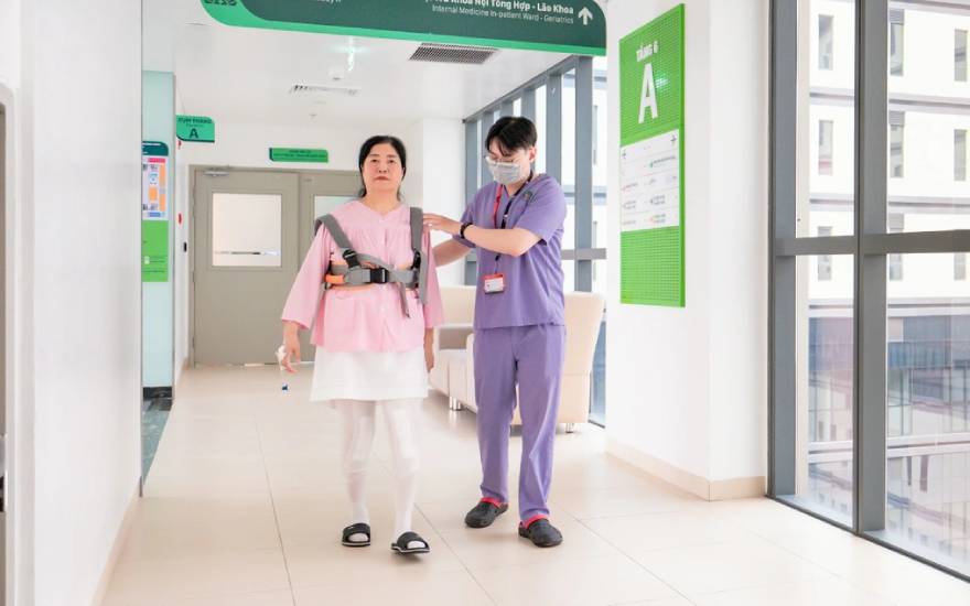 thay khớp gối không cắt gân cơ