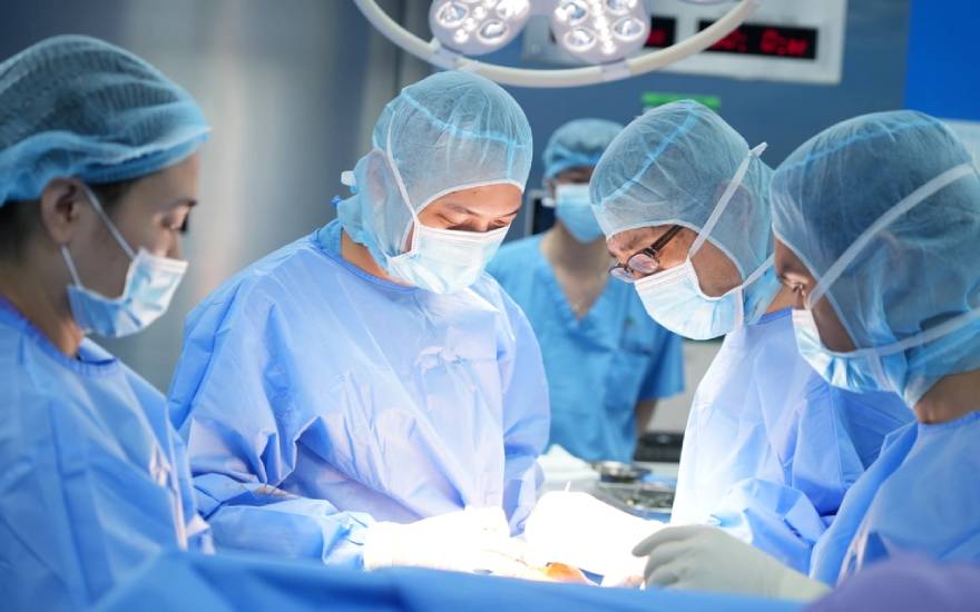 thay khớp gối không cắt gân cơ