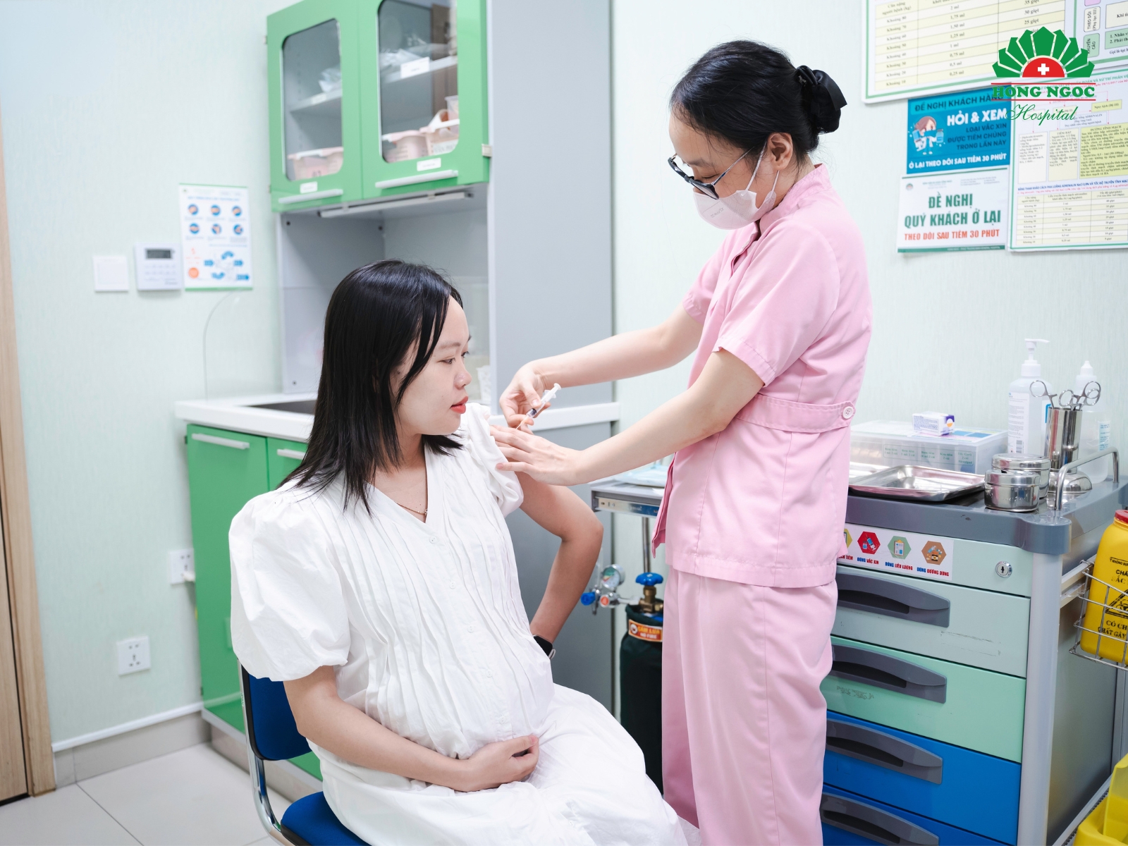 Tiêm 1 mũi vắc-xin phòng Cúm bảo vệ mẹ bầu suốt thai kỳ và thai nhi trong 6 tháng đầu đời