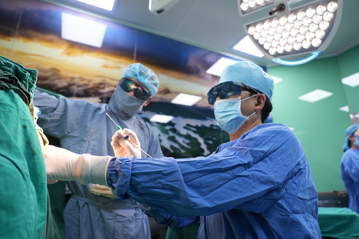 People’s Physician, Assoc. Prof. Dr. Nguyen Xuan Hung and his surgical team performing hemorrhoidectomy using advanced Laser technology