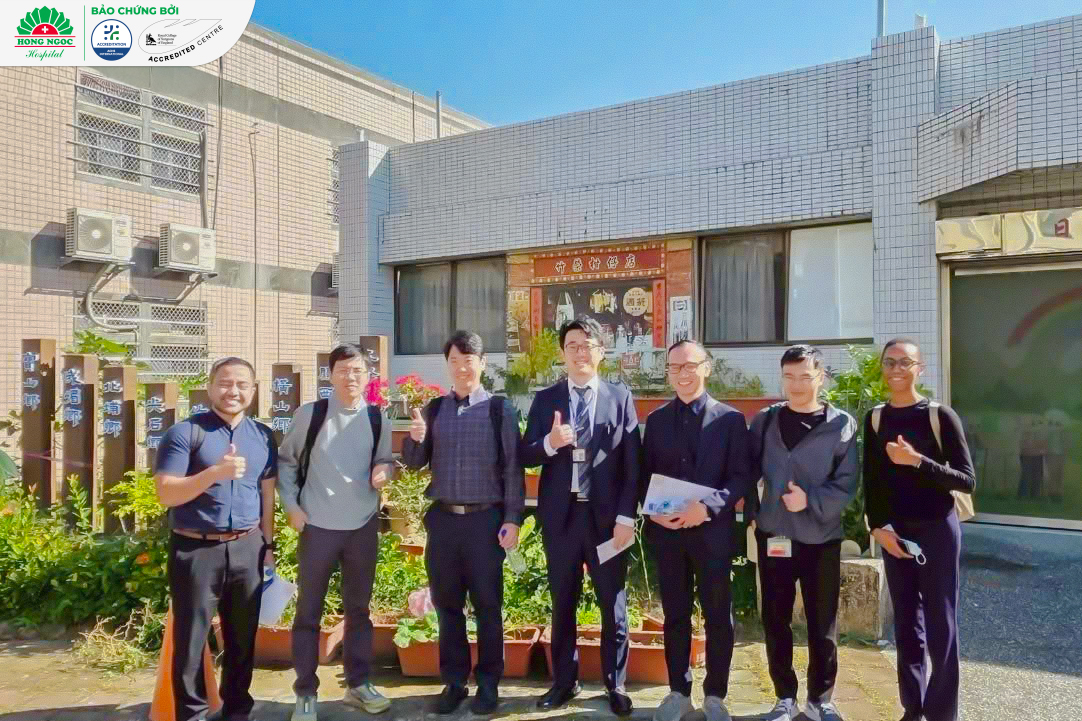 BS Phạm Đức Duy giao lưu và trao đổi chuyên môn quốc tế, qua đó cập nhật các xu hướng điều trị tiên tiến. 