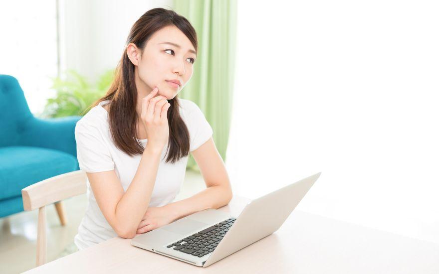 Để cắt đứt chuỗi căng thẳng liên tục của hệ thống cơ điều tiết, người dùng cần buộc mắt phải chuyển đổi tiêu cự từ nhìn gần sang nhìn xa theo chu kỳ cố định.