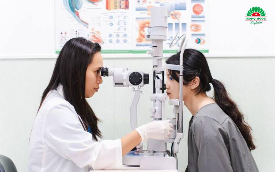 Khi các biện pháp tự chăm sóc không mang lại hiệu quả, người bệnh cần được can thiệp bằng các phác đồ y khoa cá nhân hóa dưới sự giám sát của bác sĩ chuyên khoa Nhãn khoa.