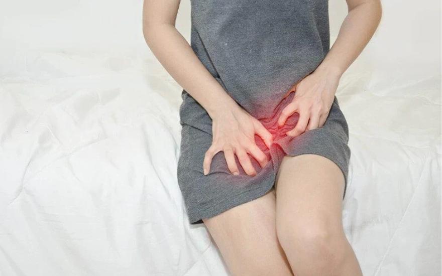 Chị em có thể bị ngứa vùng kín do bệnh lý như viêm âm đạo, nhiễm nấm Candida,...