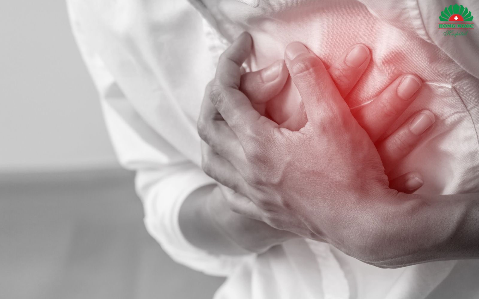 Heart stroke causes severe and intense chest pain.
