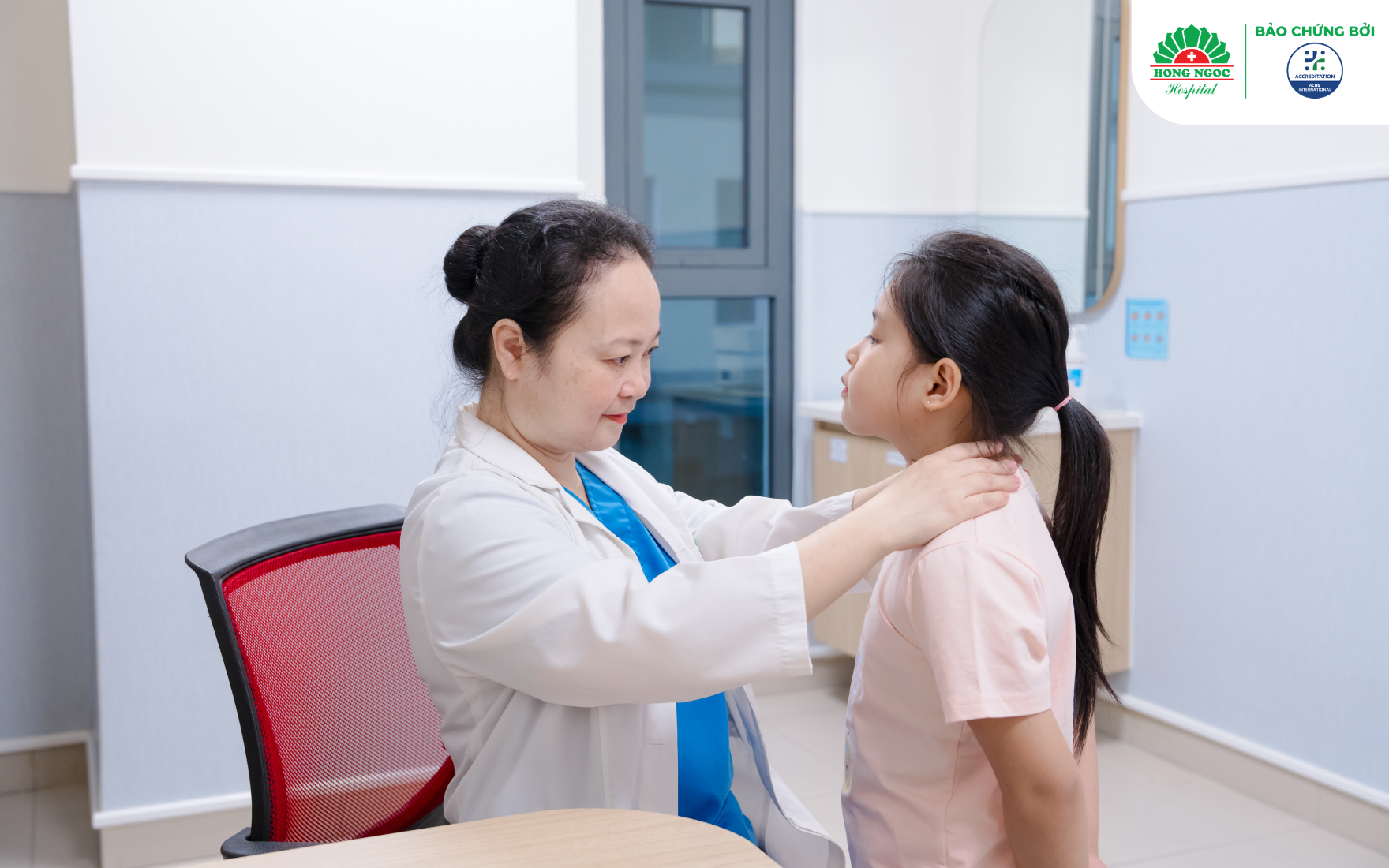 Trẻ sẽ được thăm khám với Chuyên gia Nội Tiết Nhi tại BVĐK Hồng Ngọc 