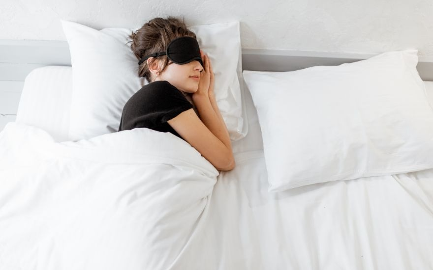 Ngủ đủ 7 - 9 tiếng mỗi đêm tạo điều kiện lý tưởng để các tế bào thị giác tự phục hồi sau một ngày dài hoạt động