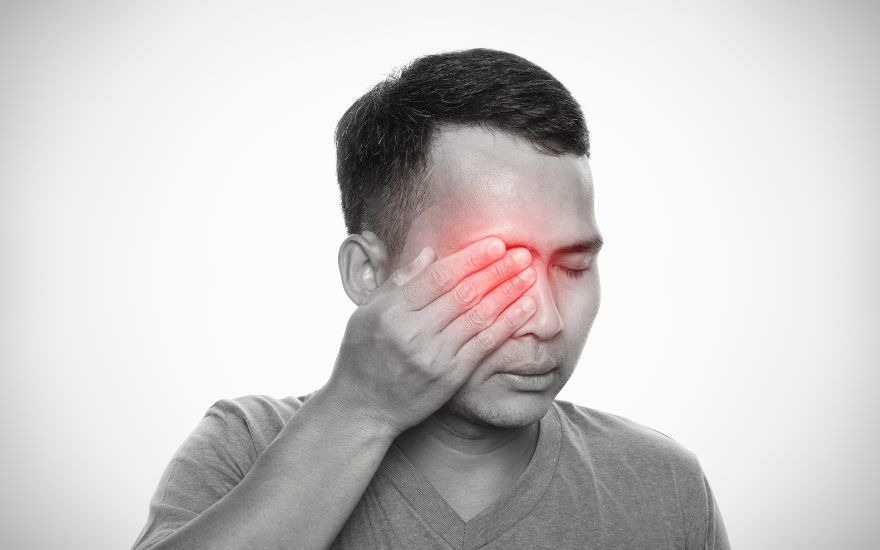 Tình trạng mờ mắt có thể là dấu hiệu cảnh báo đục thủy tinh thể, glôcôm hoặc các tổn thương võng mạc.