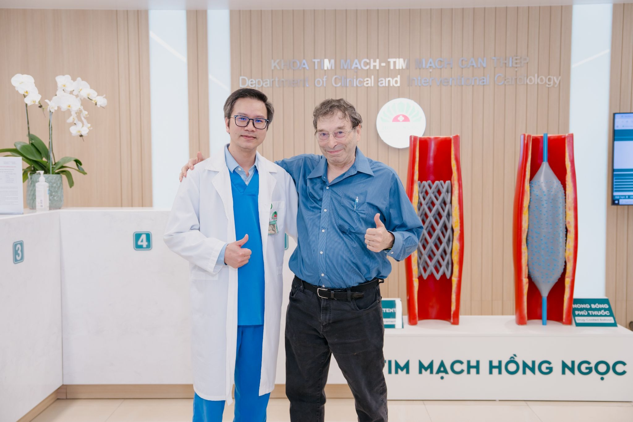 The German professor placed his trust in carotid artery intervention performed by Nguyen Van Hai, MD, MSc, Head of the Cardiology and Interventional Cardiology Department