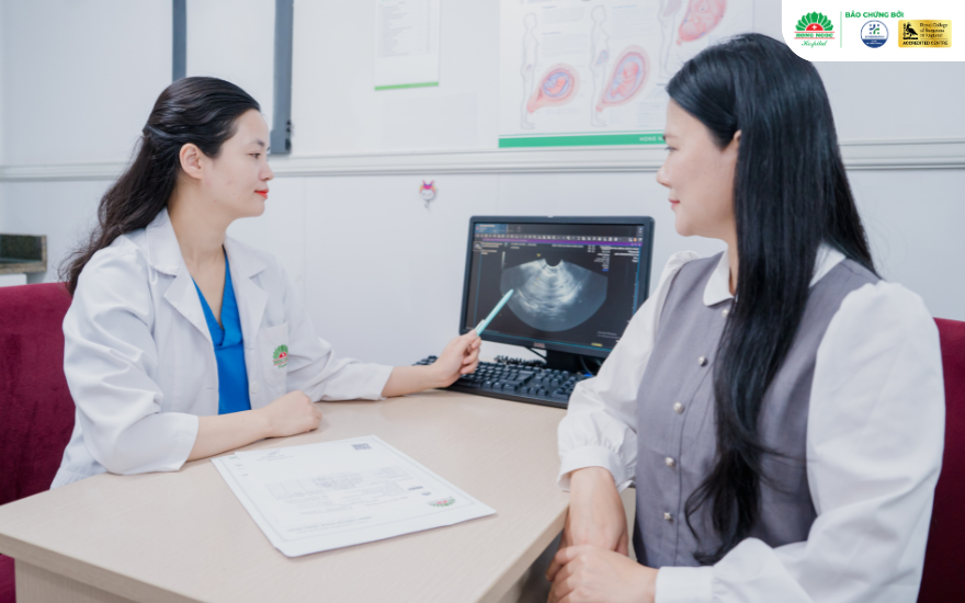 Experienced physicians directly provide gynecologic and breast examinations at Hong Ngoc General Hospital.