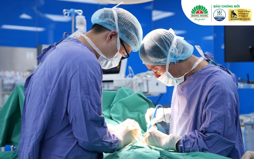 Can thiệp ngoại khoa (phẫu thuật) đối với các nốt mờ có nguy cơ ác tính hoặc kích thước lớn&nbsp;
