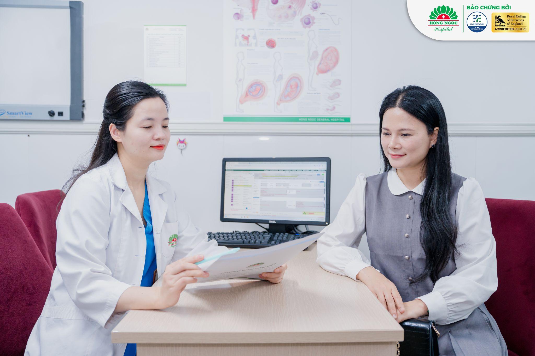 Chị em nên giữ tâm lý thoải mái, đặt lịch hẹn trước và chuẩn bị giấy tờ cần thiết để thăm khám phụ khoa nhanh chóng, thuận lợi