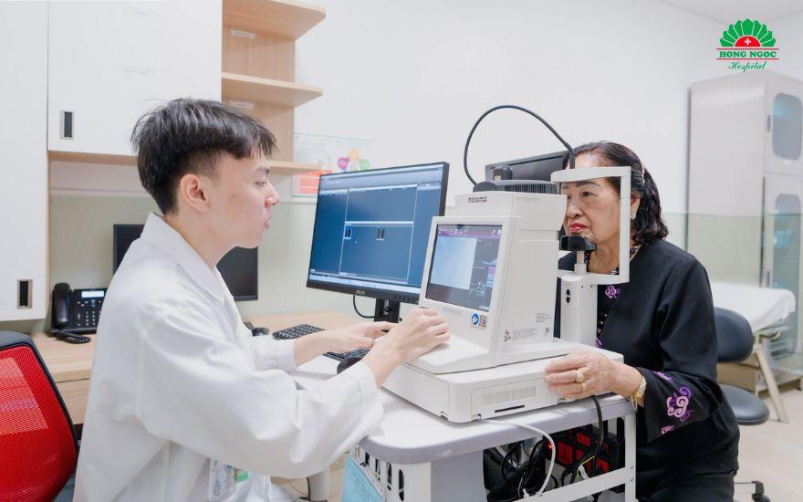 Trung tâm Mắt - Bệnh viện Đa khoa Hồng Ngọc sở hữu hệ thống thiết bị hiện đại giúp bác sĩ xác định chính xác nguyên nhân gây bệnh về mắt.